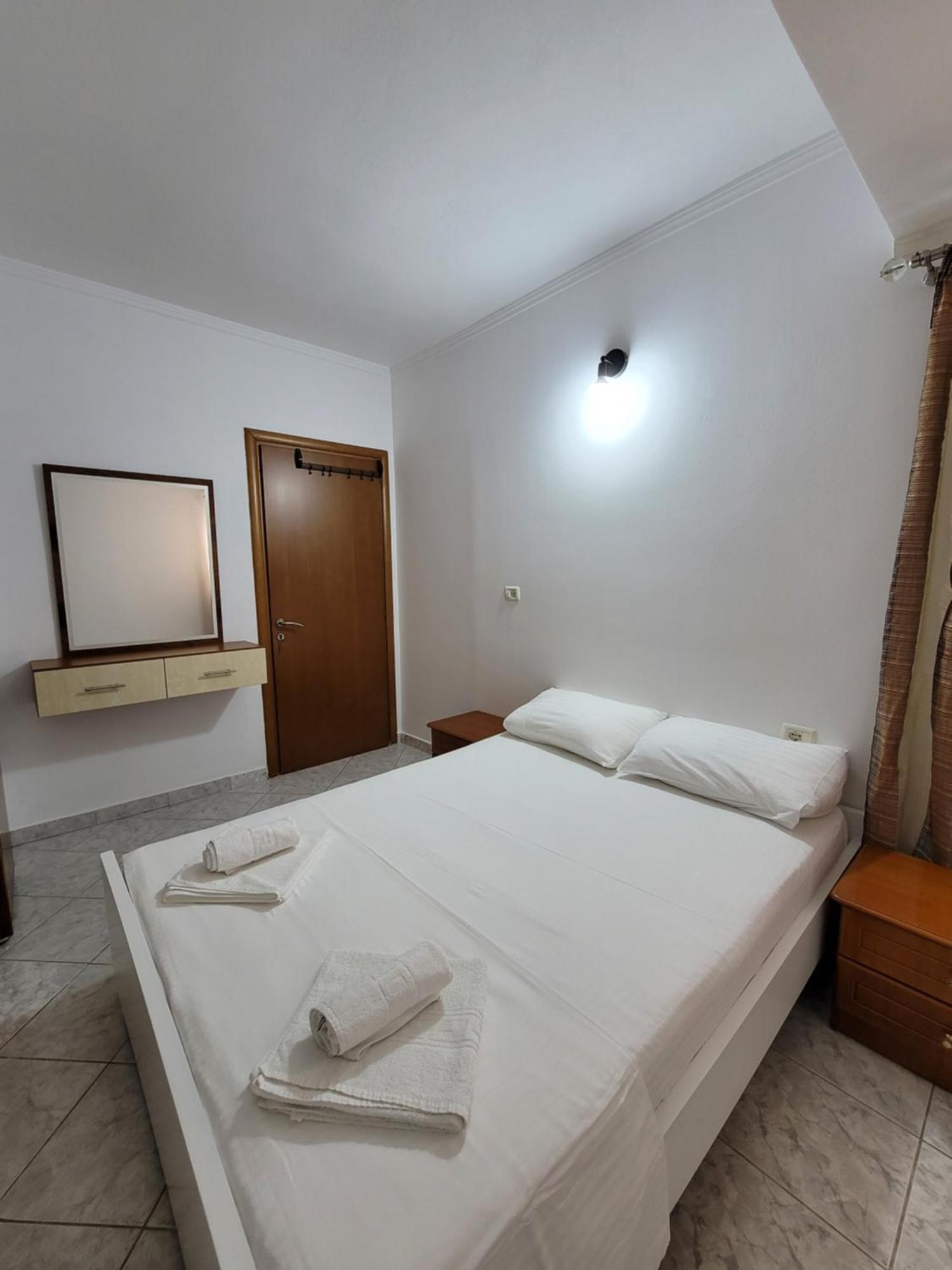 City Center Gjordeni Apartments Ксамил Екстериор снимка