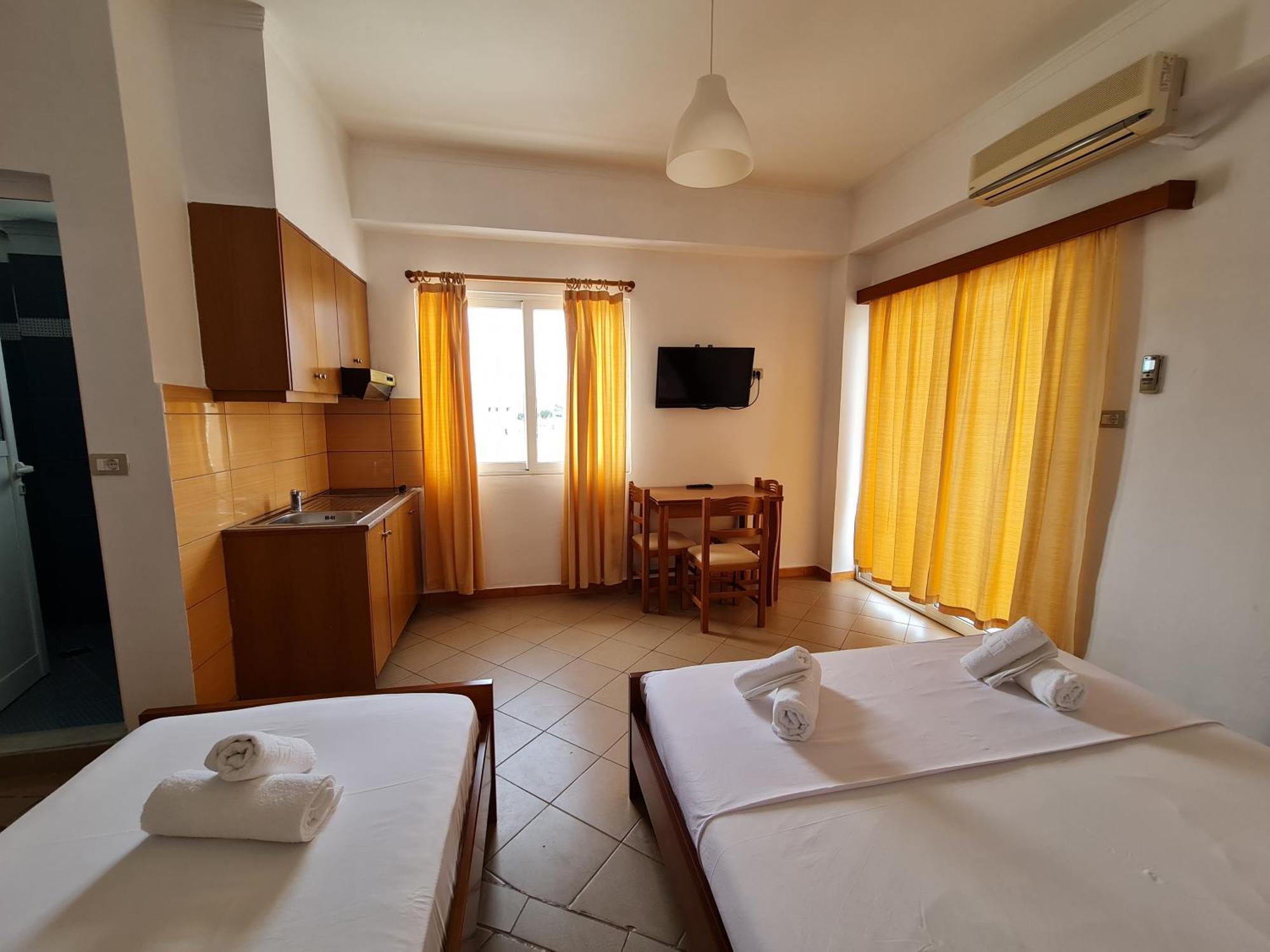City Center Gjordeni Apartments Ксамил Екстериор снимка