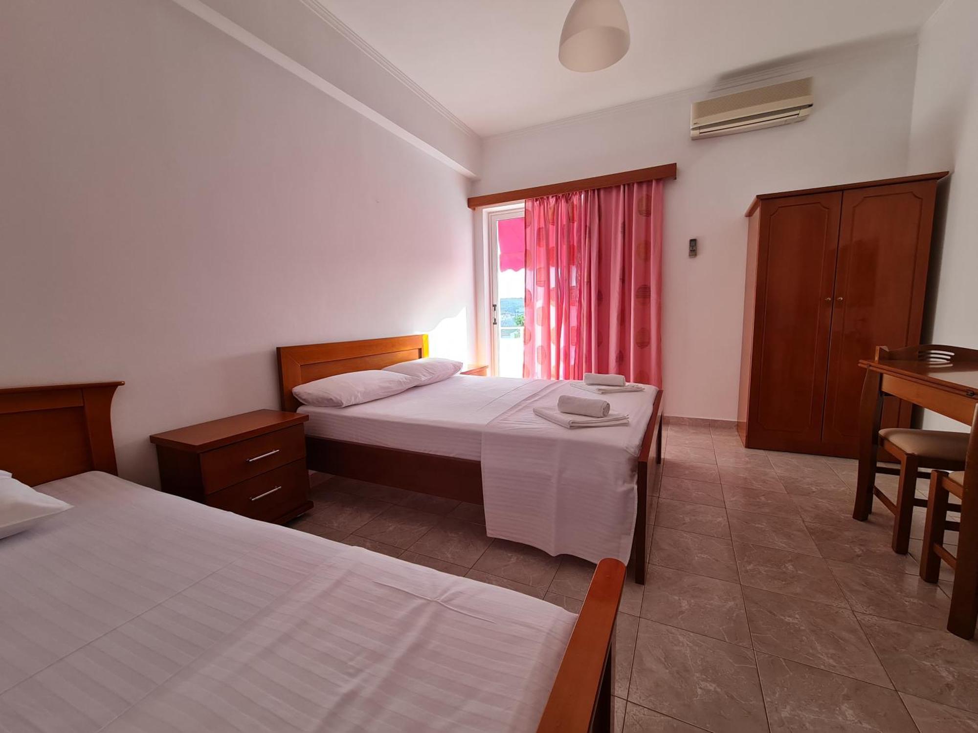 City Center Gjordeni Apartments Ксамил Екстериор снимка