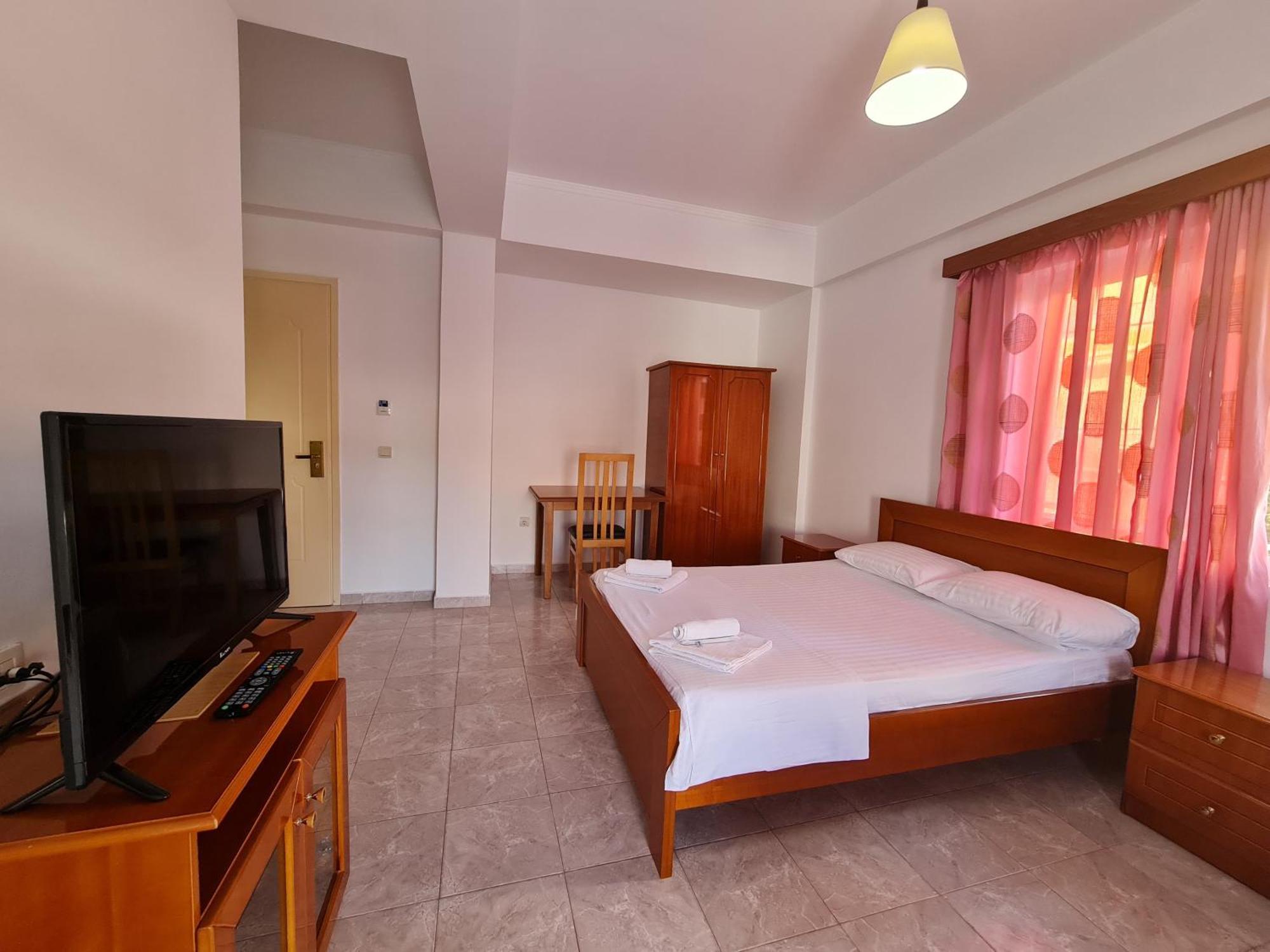 City Center Gjordeni Apartments Ксамил Екстериор снимка