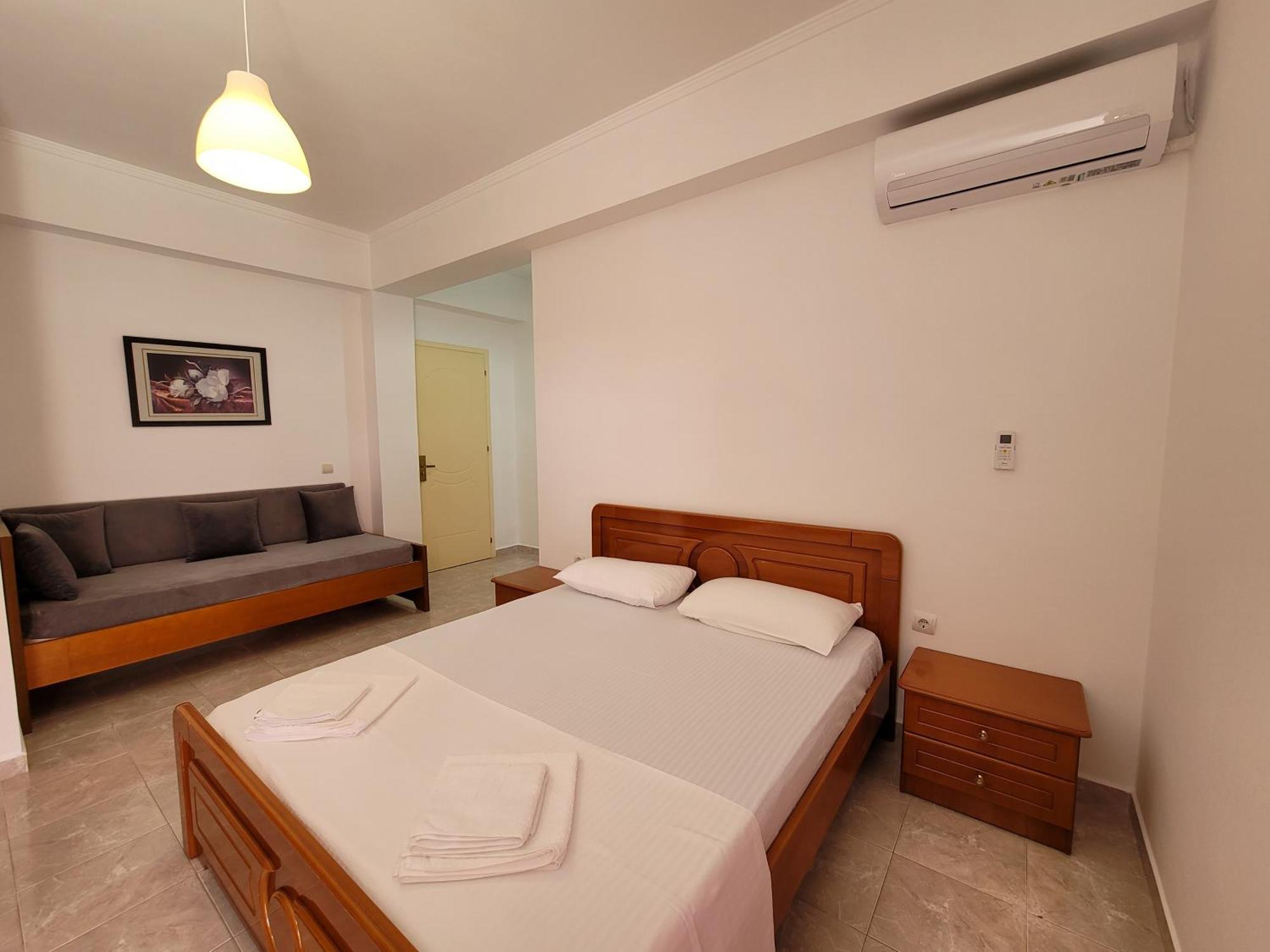 City Center Gjordeni Apartments Ксамил Екстериор снимка