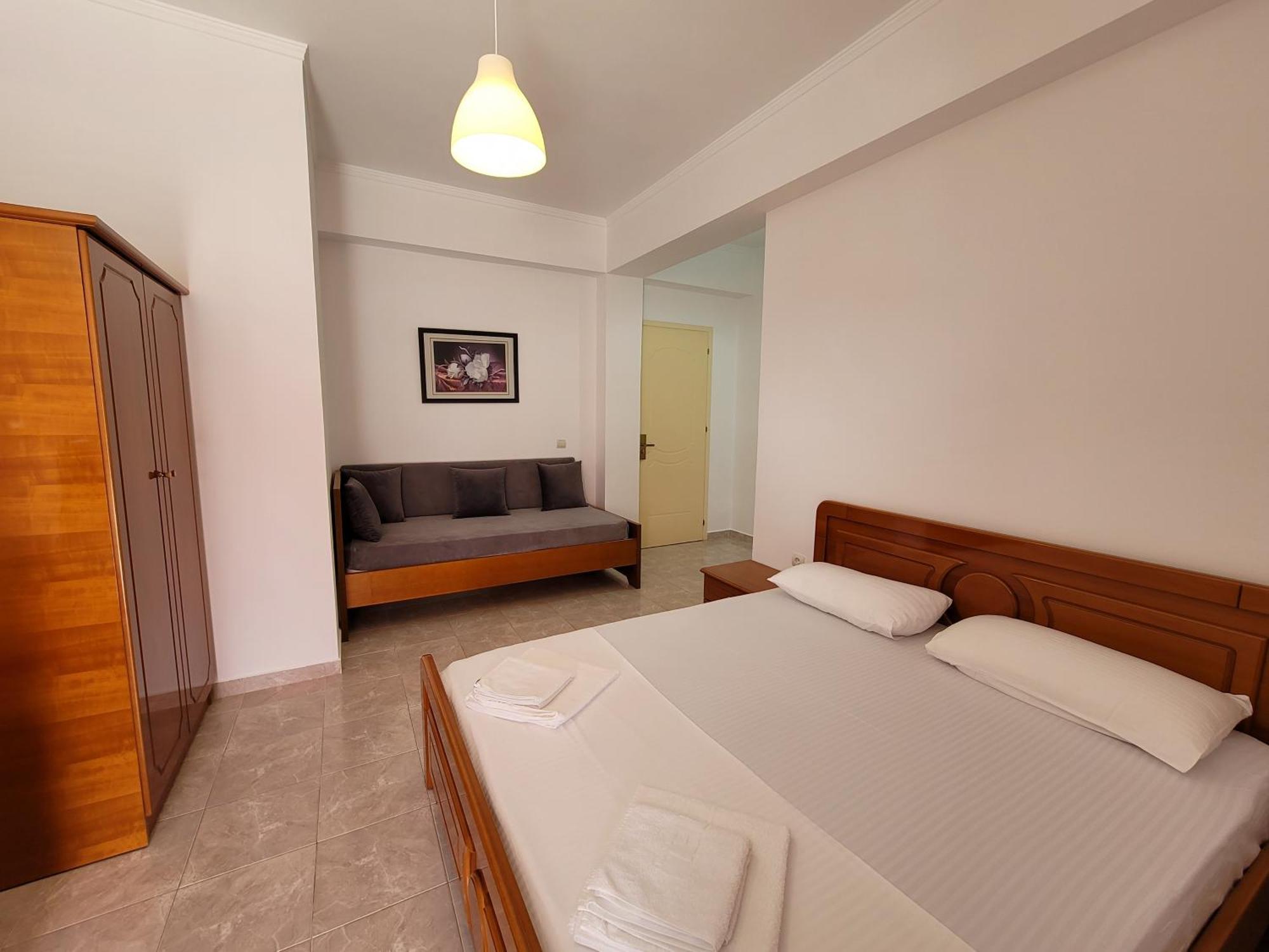 City Center Gjordeni Apartments Ксамил Екстериор снимка