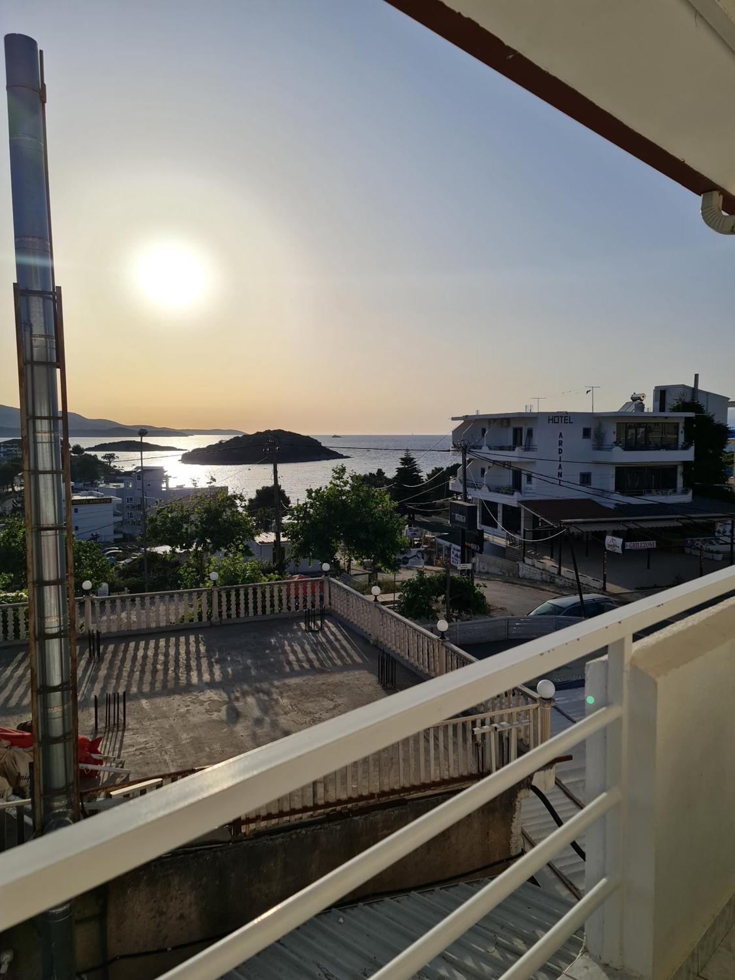 City Center Gjordeni Apartments Ксамил Екстериор снимка