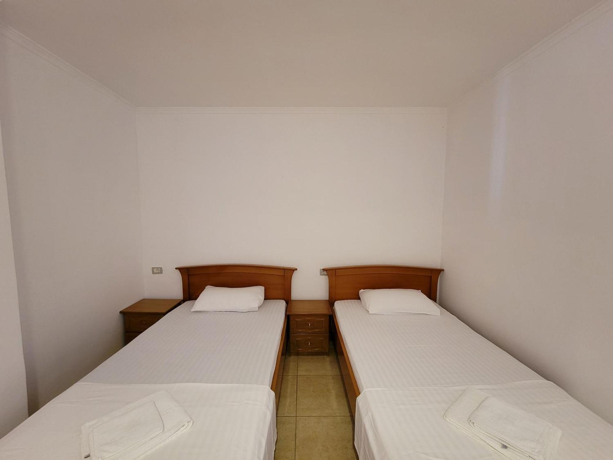 City Center Gjordeni Apartments Ксамил Екстериор снимка