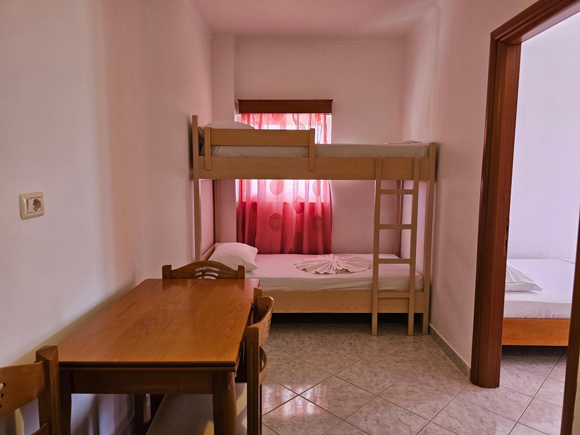 City Center Gjordeni Apartments Ксамил Екстериор снимка