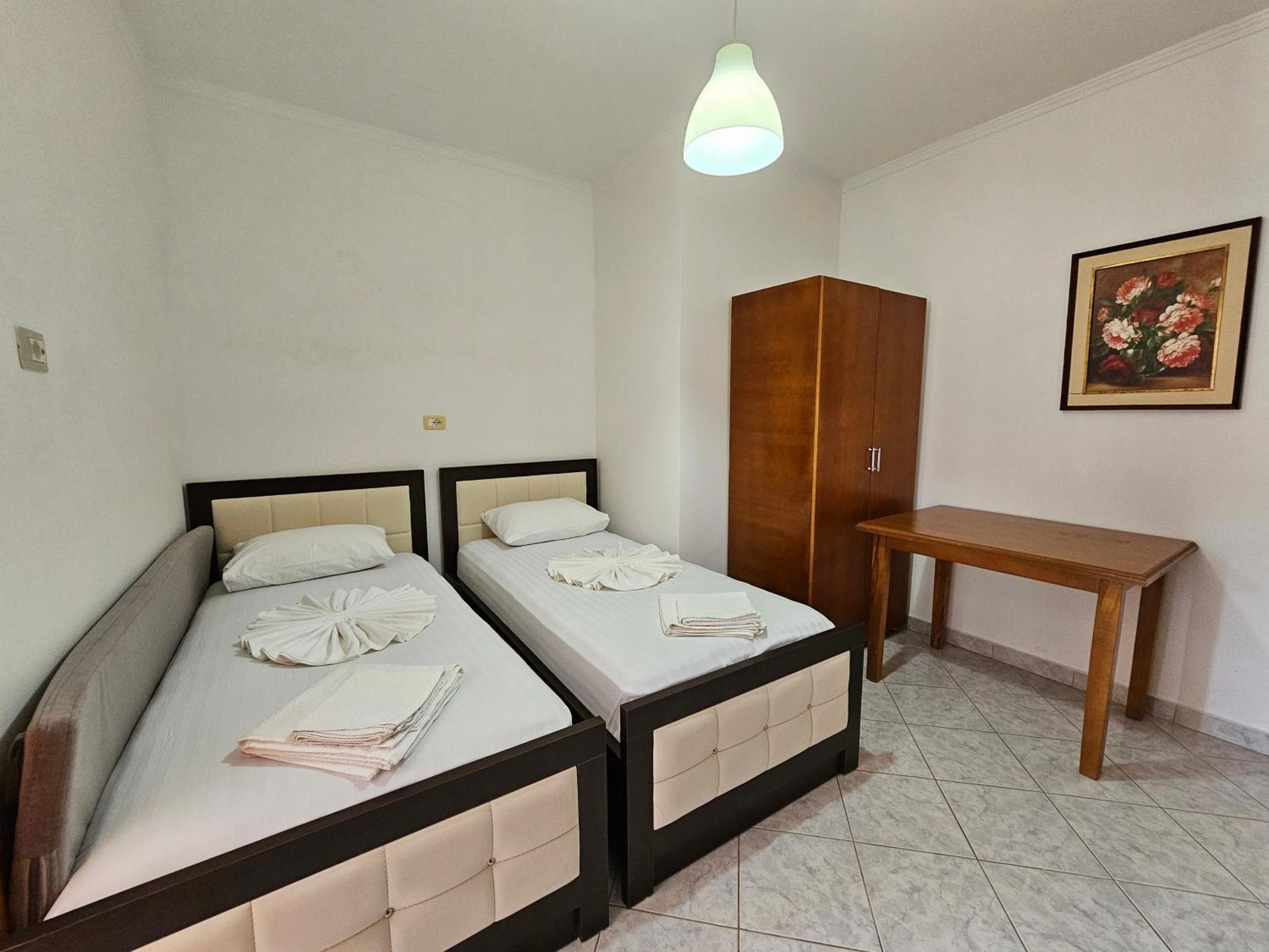 City Center Gjordeni Apartments Ксамил Екстериор снимка