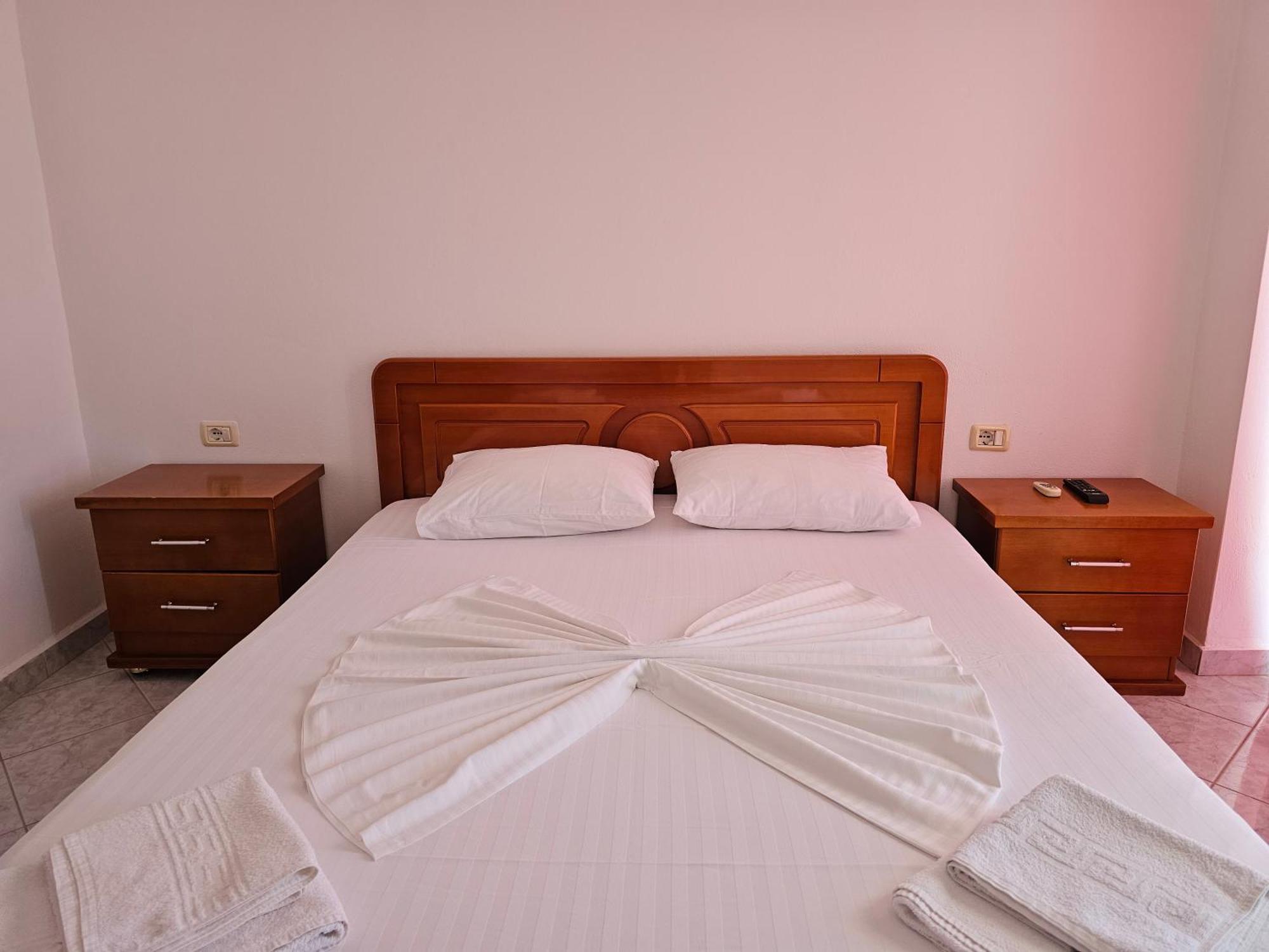 City Center Gjordeni Apartments Ксамил Екстериор снимка