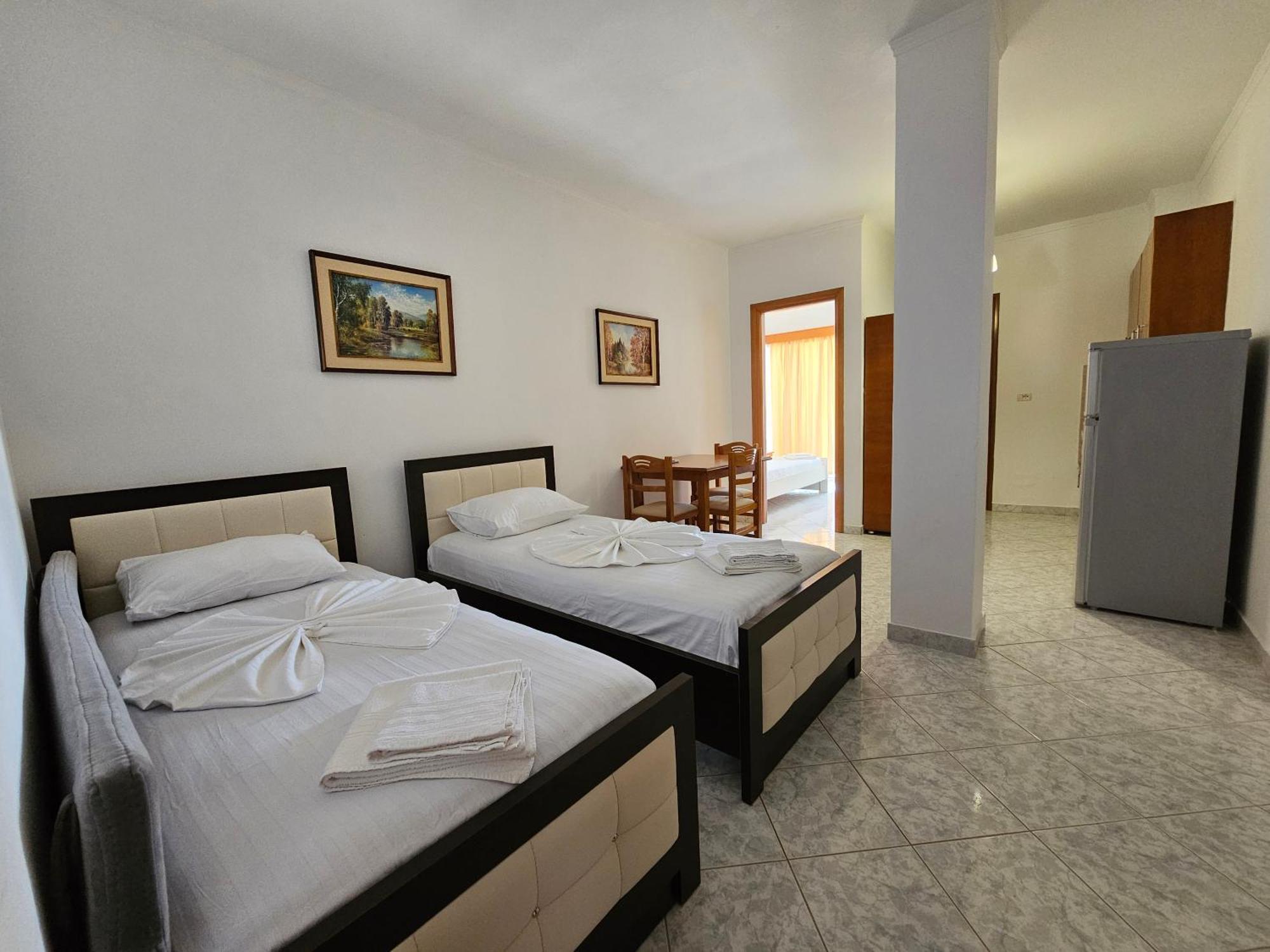 City Center Gjordeni Apartments Ксамил Екстериор снимка