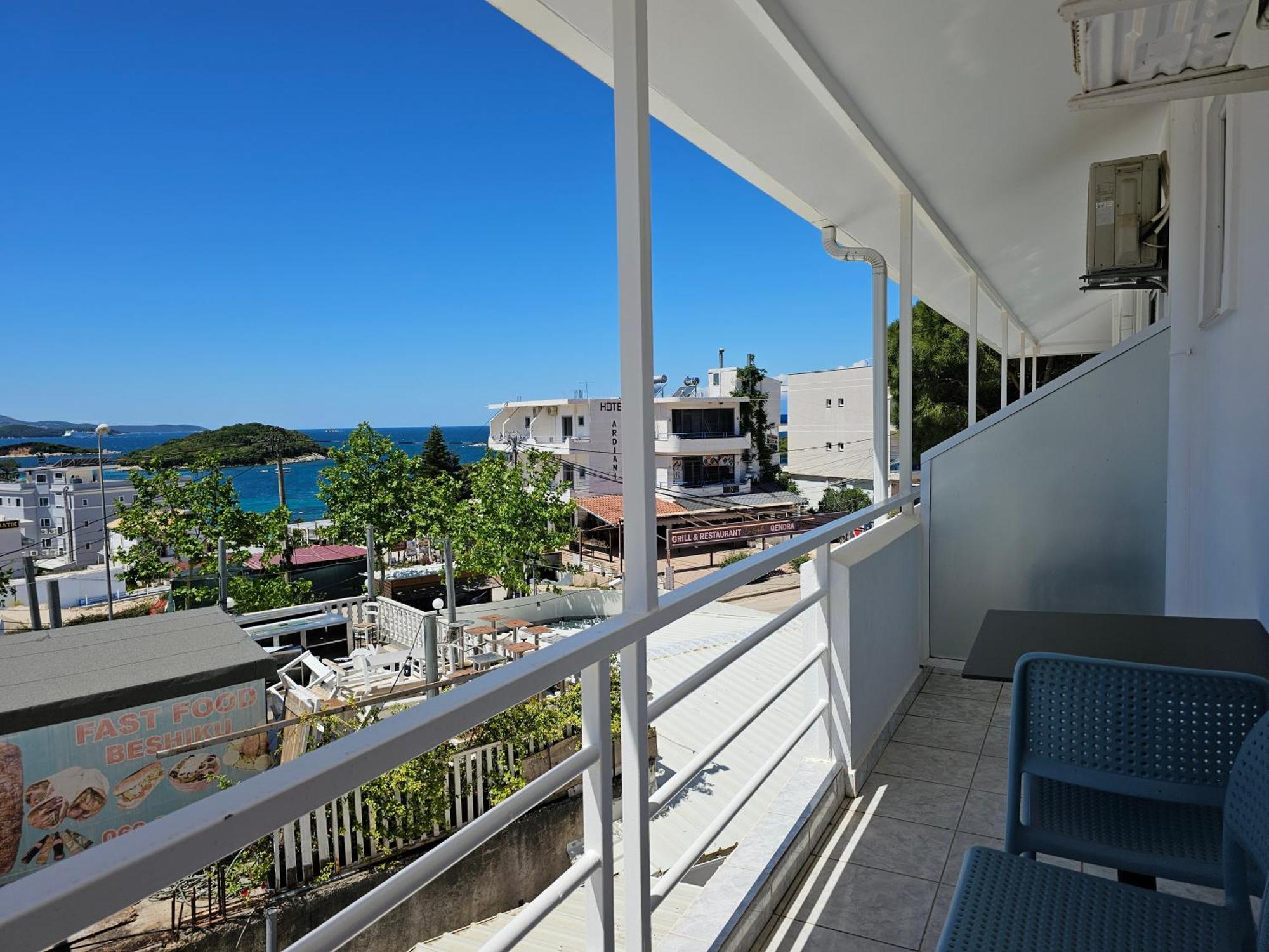 City Center Gjordeni Apartments Ксамил Екстериор снимка