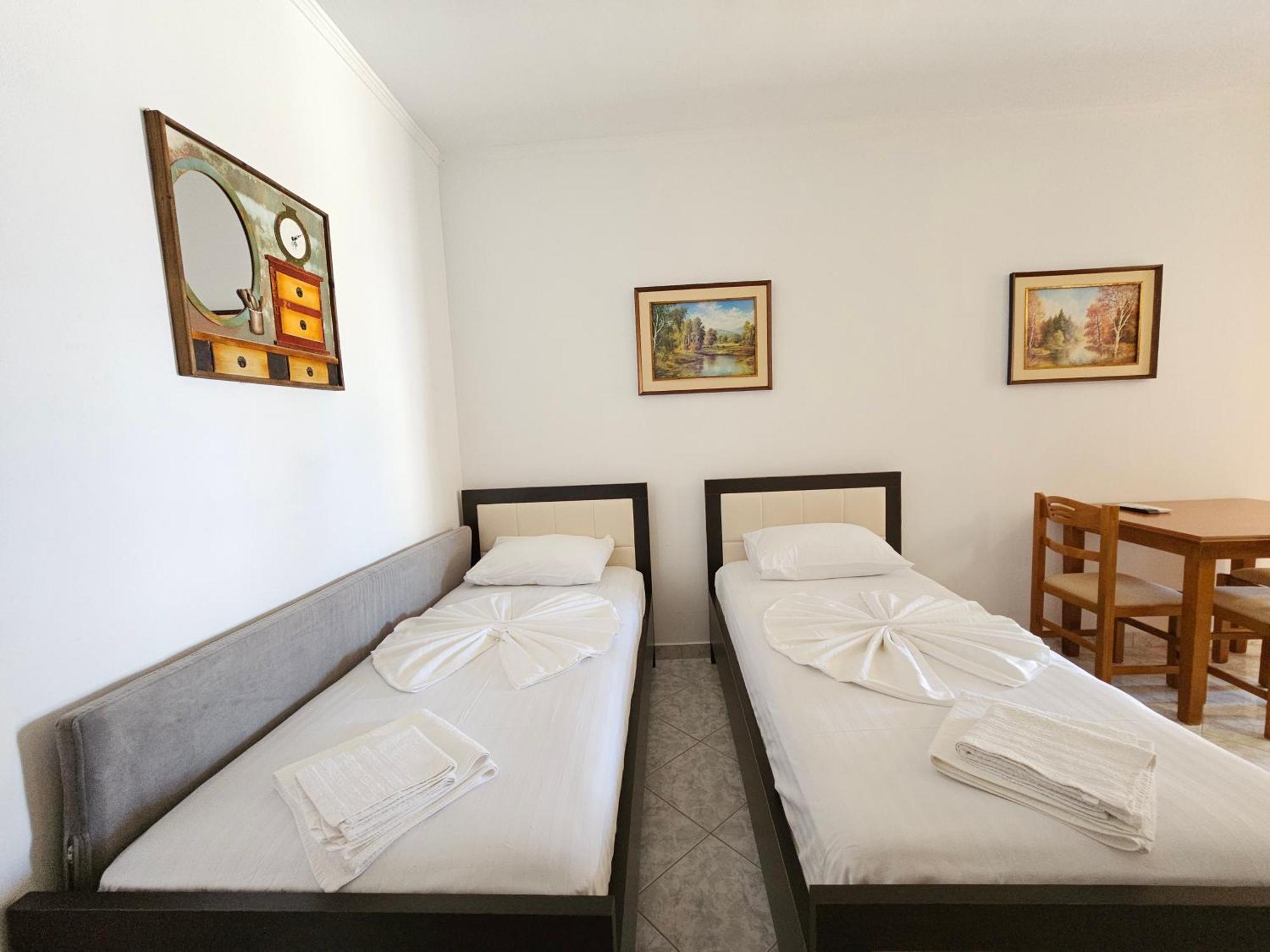 City Center Gjordeni Apartments Ксамил Екстериор снимка