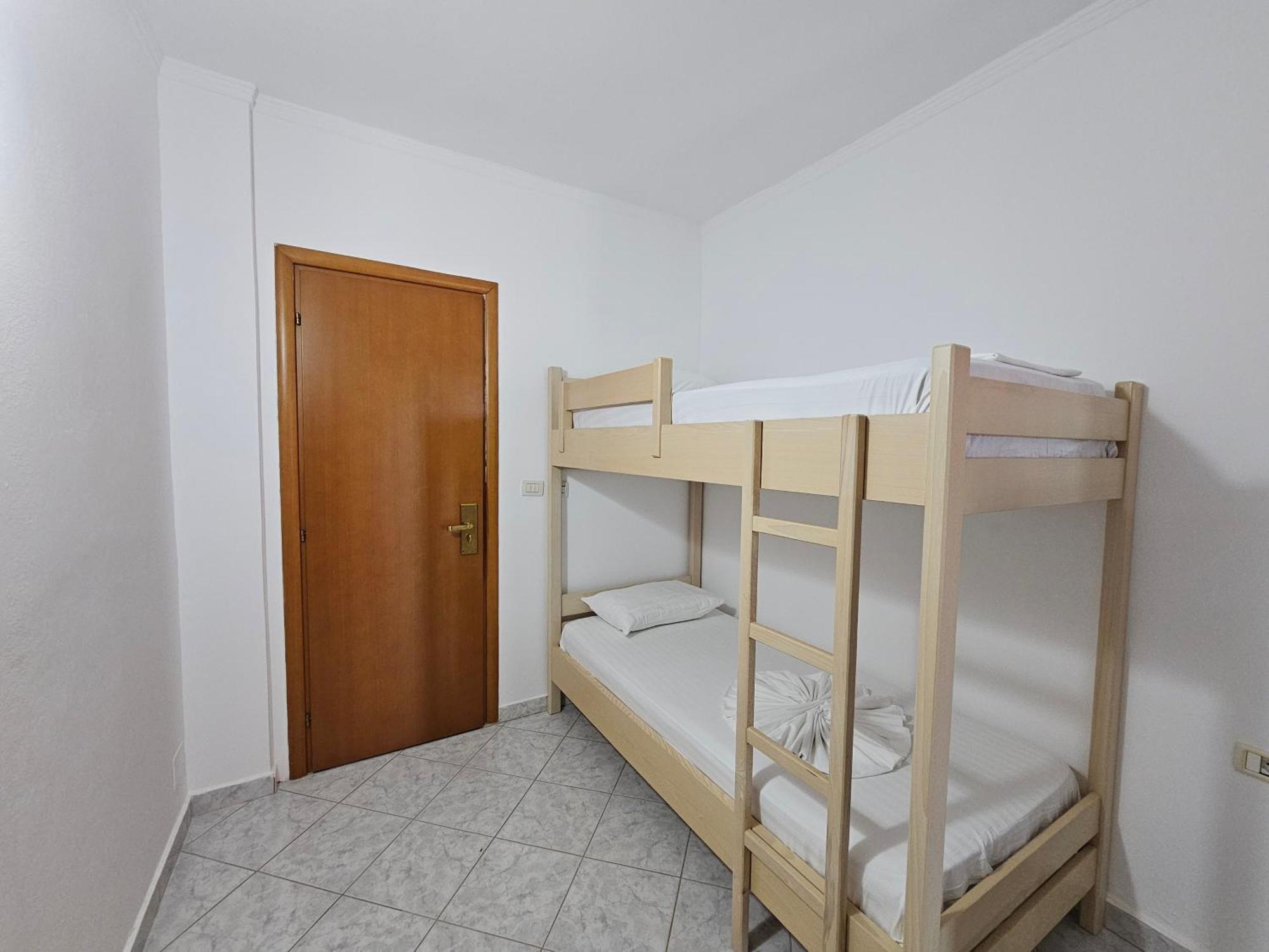 City Center Gjordeni Apartments Ксамил Екстериор снимка