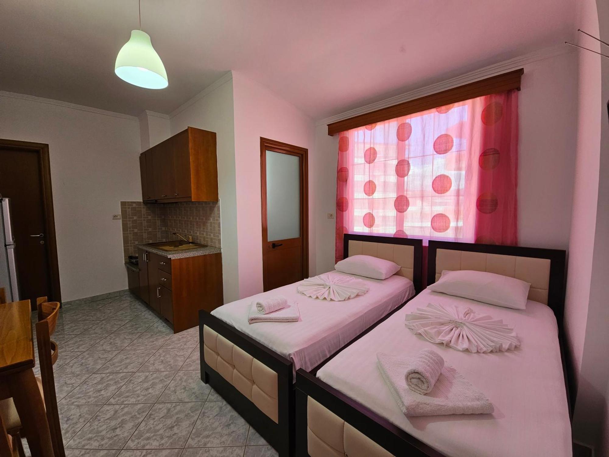 City Center Gjordeni Apartments Ксамил Екстериор снимка