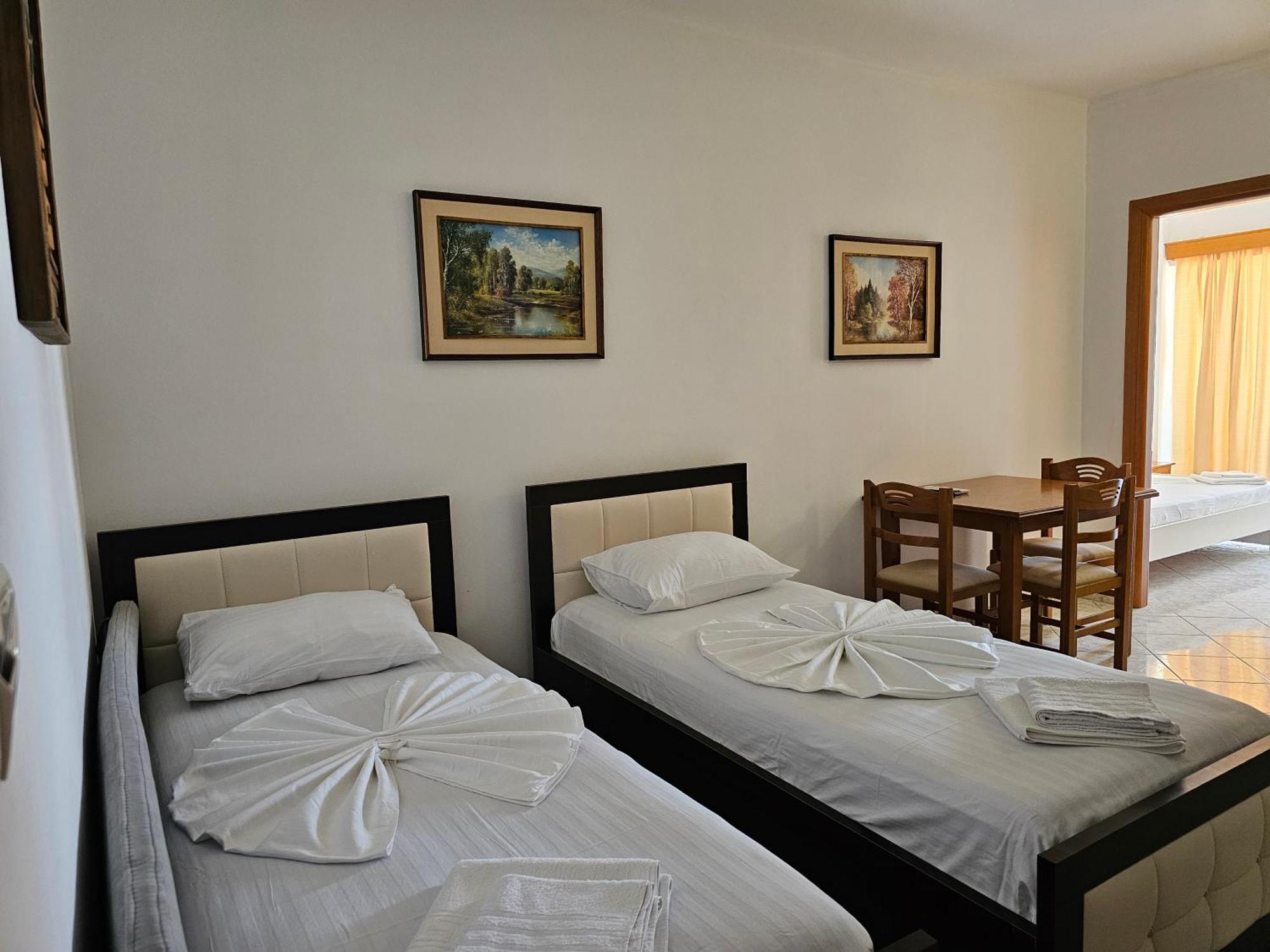 City Center Gjordeni Apartments Ксамил Екстериор снимка