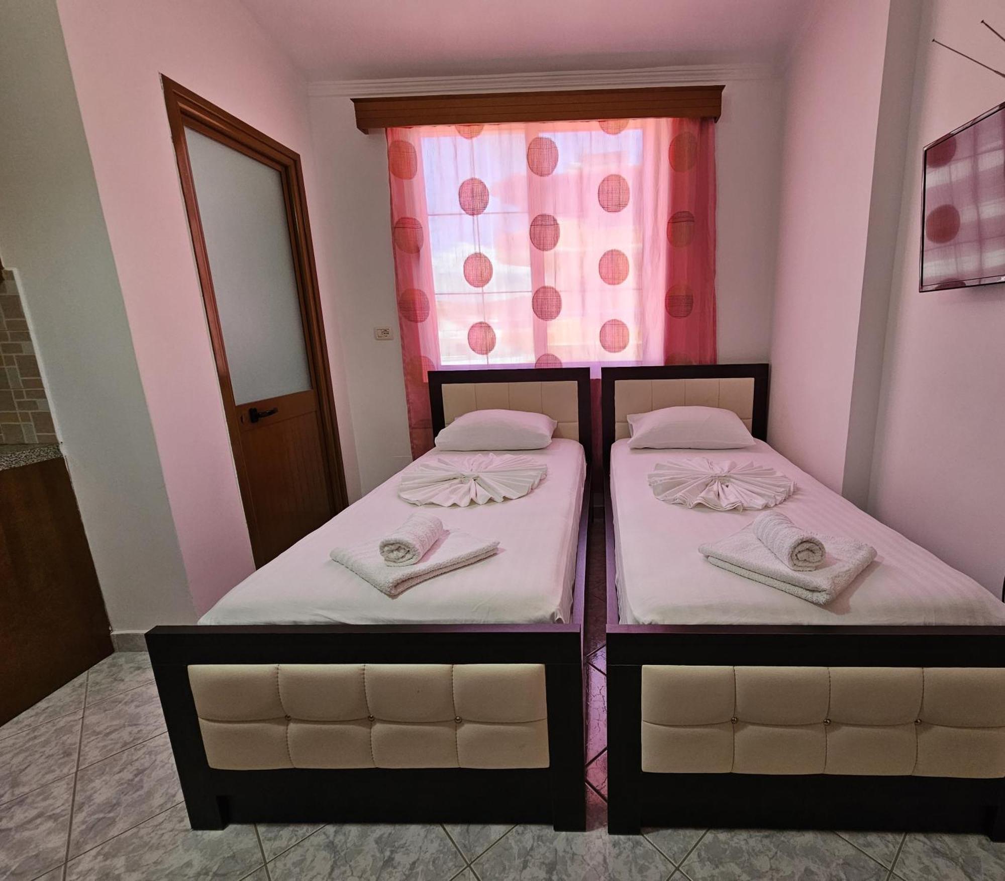 City Center Gjordeni Apartments Ксамил Екстериор снимка
